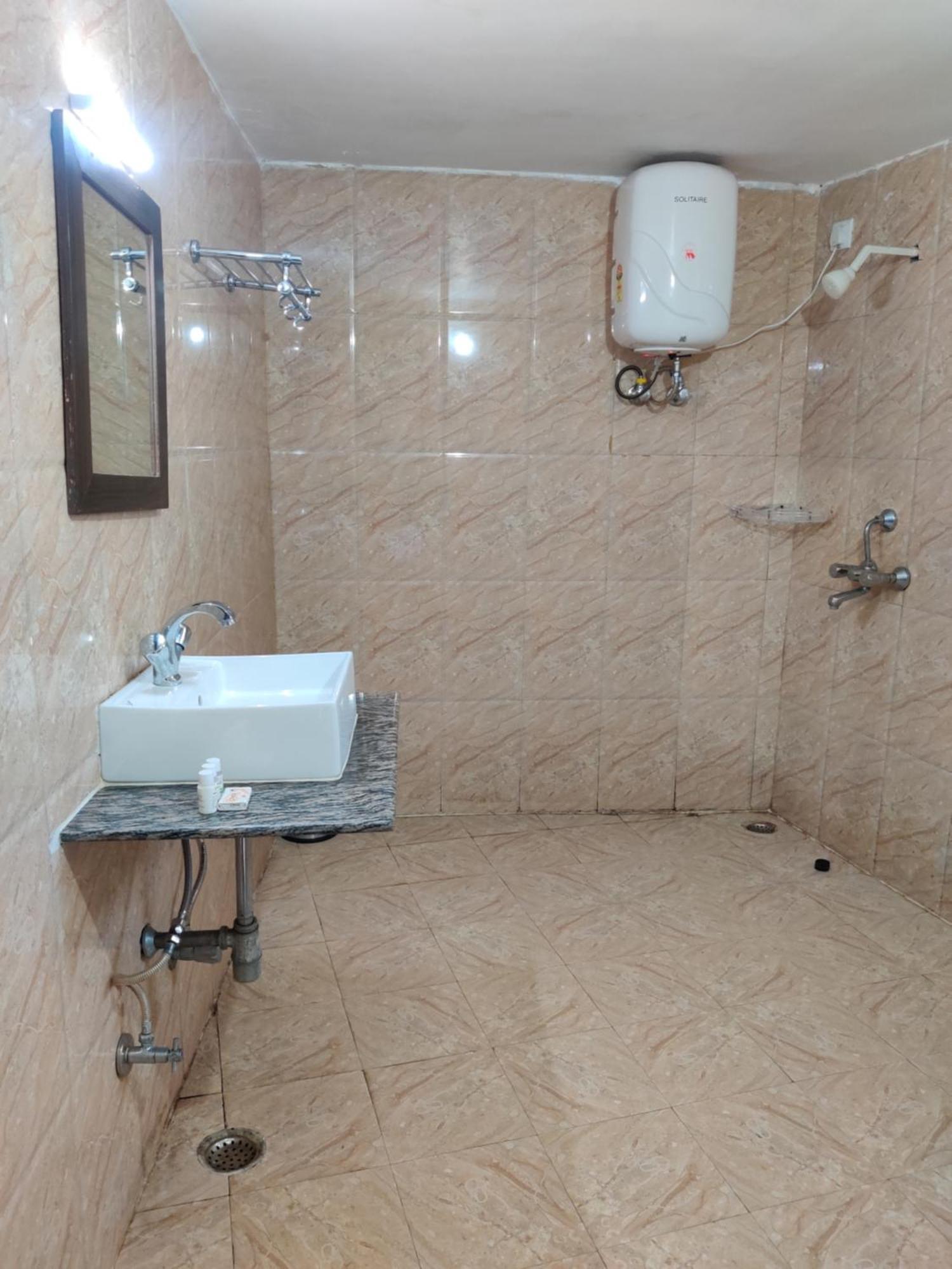 Kunwar Residency Otel Rishīkesh Oda fotoğraf